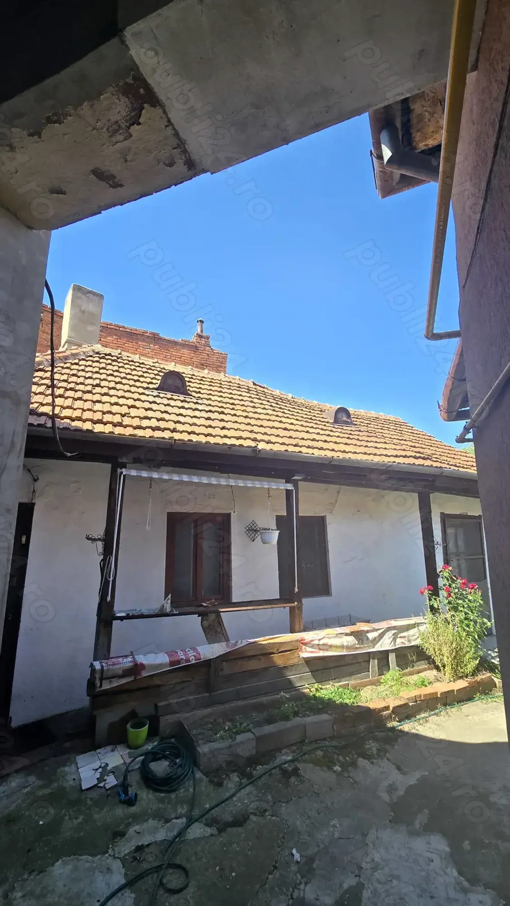 Casă la curte comună - Zonă centrală Tudor Vladimirescu