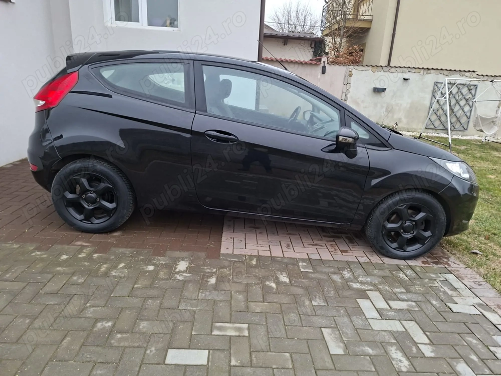Vând Ford Fiesta 