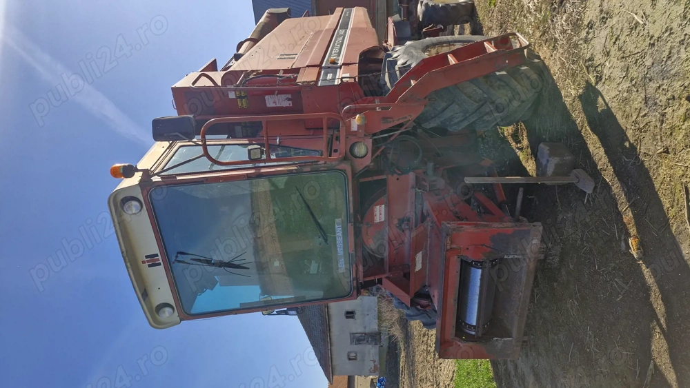 Vând combina defecta international (case ih)1460 