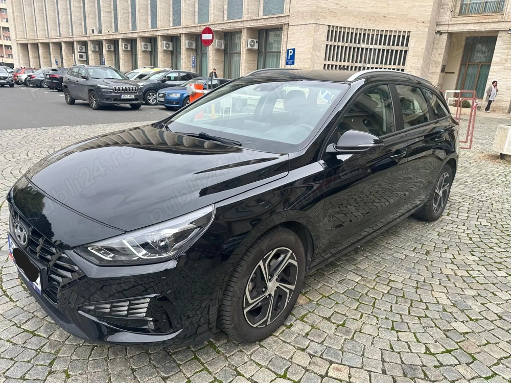 Vand Black Hyundai i30, 1.6 litri Diesel, fabricatie 2  km, cutie manuala 6 trepte