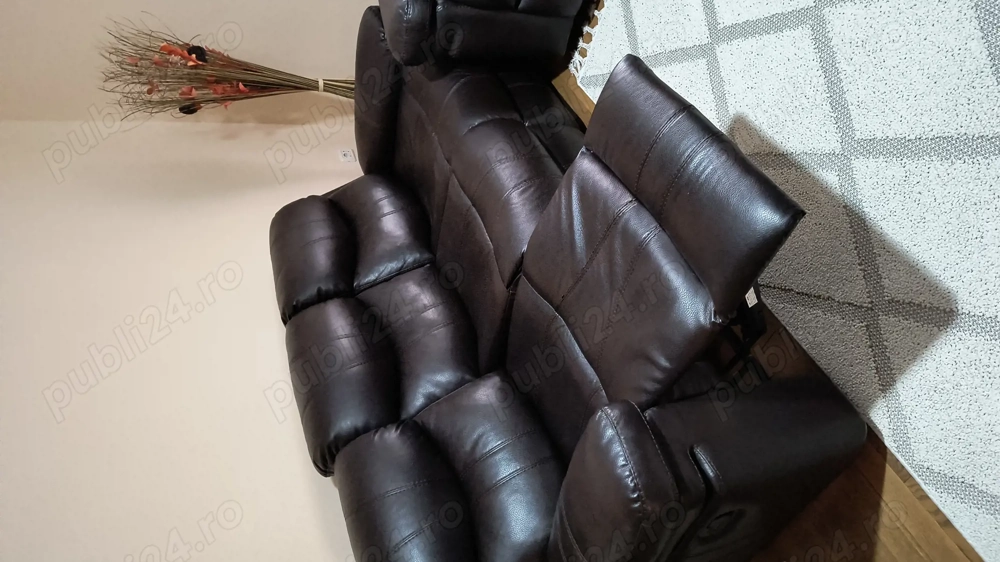 Vând canapea din piele și 2 fotolii , 5000 Ron negociabil 