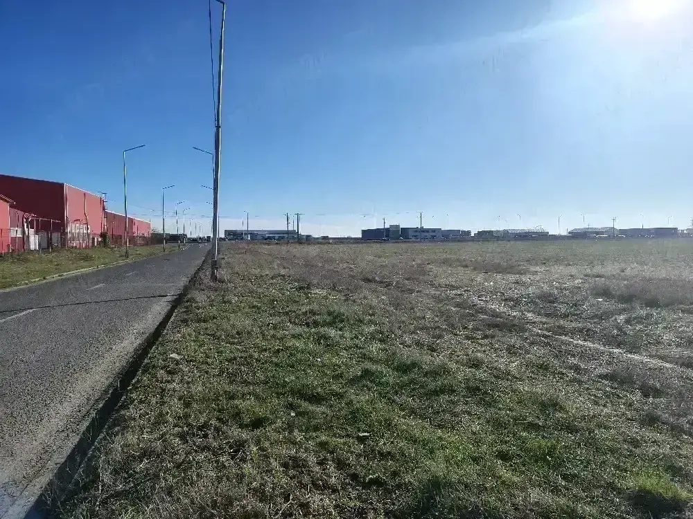 Teren intravilan industrial 9.972 mp; toate utilitățile, front stradal generos, Arad Industriala Sud