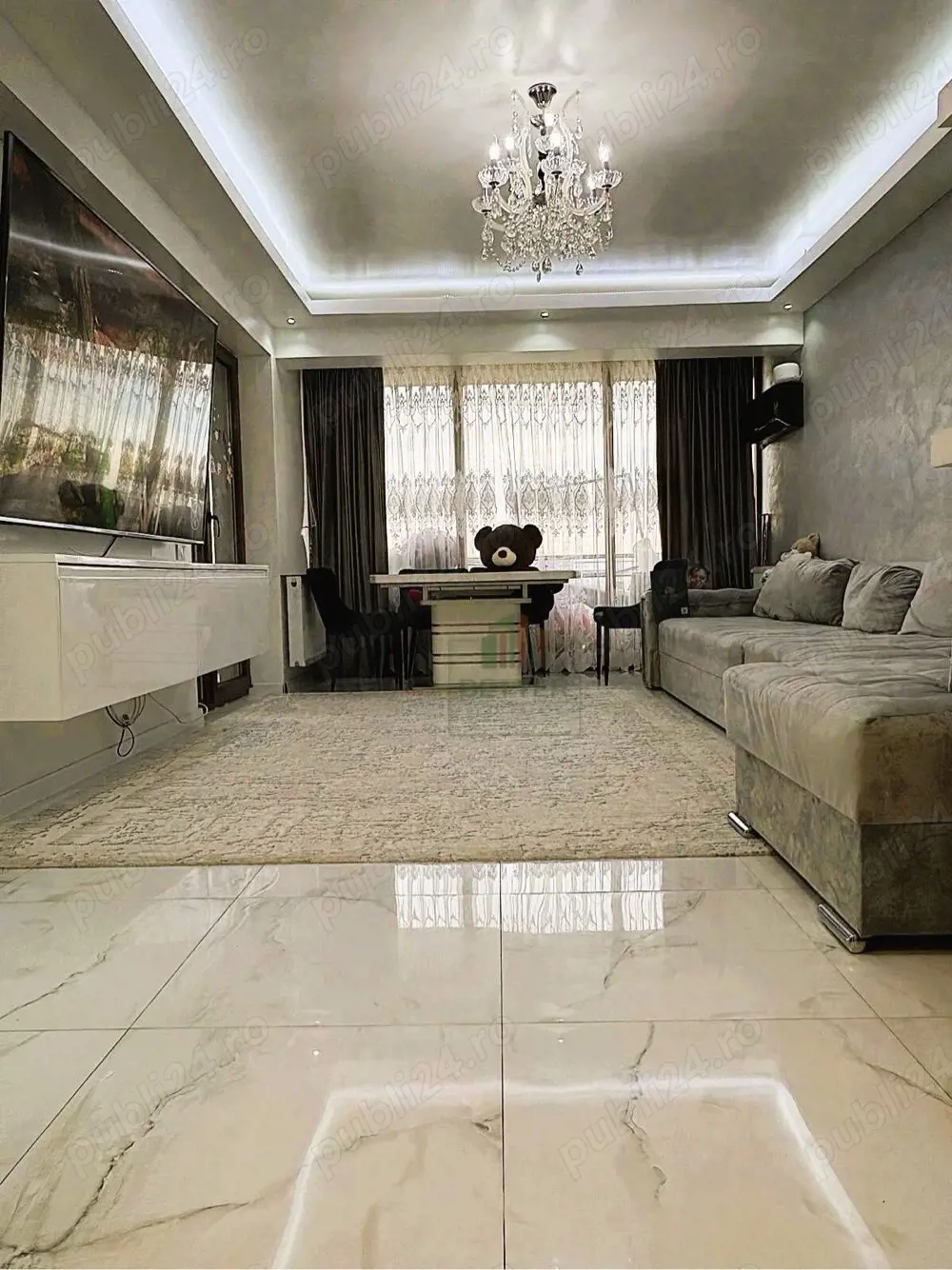 Vand apartament 2 cam si terasa inchisa plus parcare 