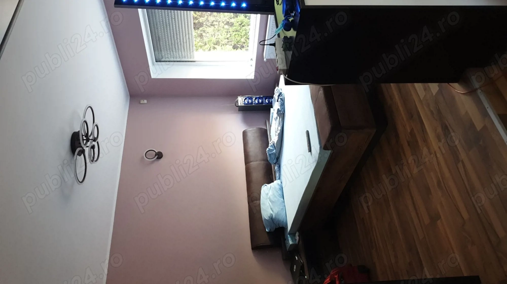 Vând Casă la curte