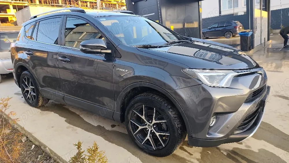 Vand sau schimb Toyota RAV4 hybrid 2017 4x4 garantie baterie piele + alcantara + faruri led
