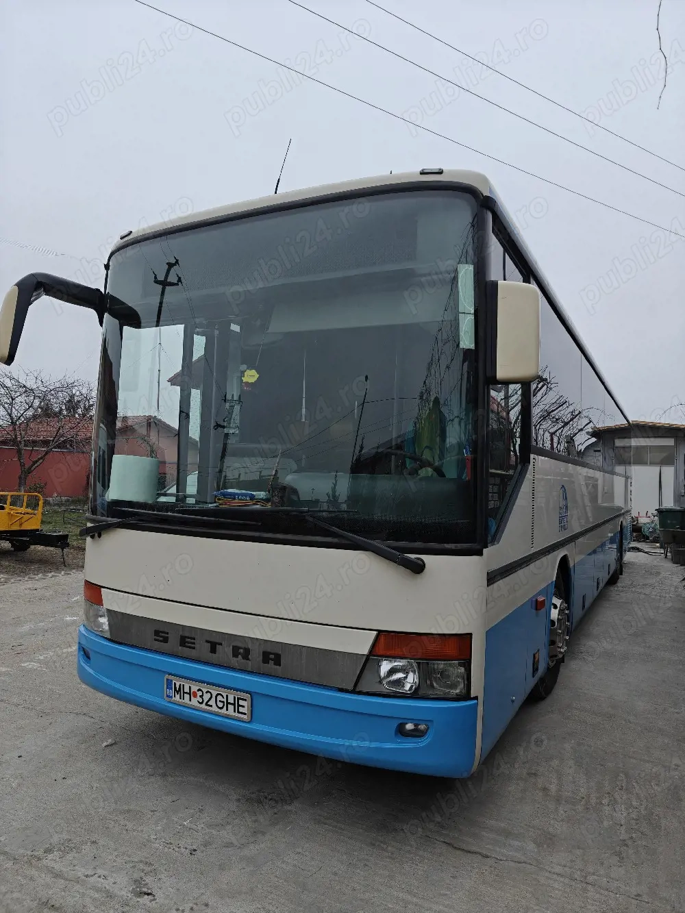  Vând autobuz Autocar