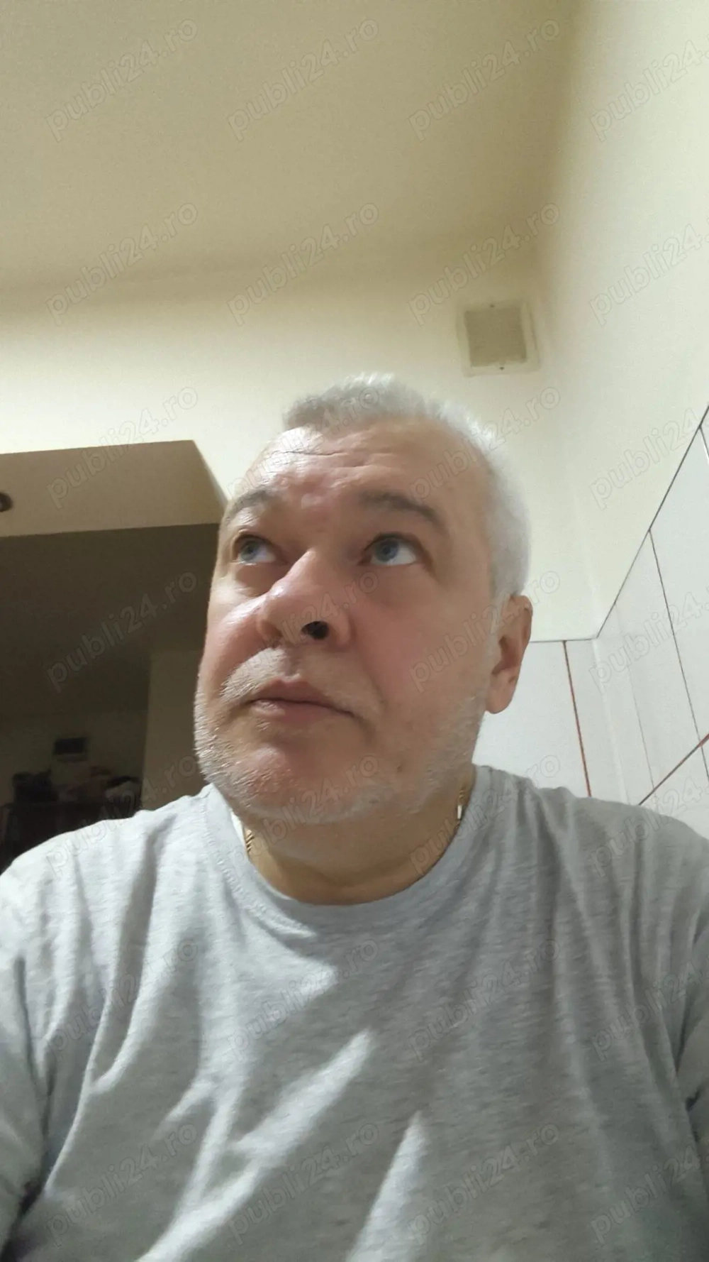 Caut loc de muncă în pază deține atestat și permis auto categoria b 