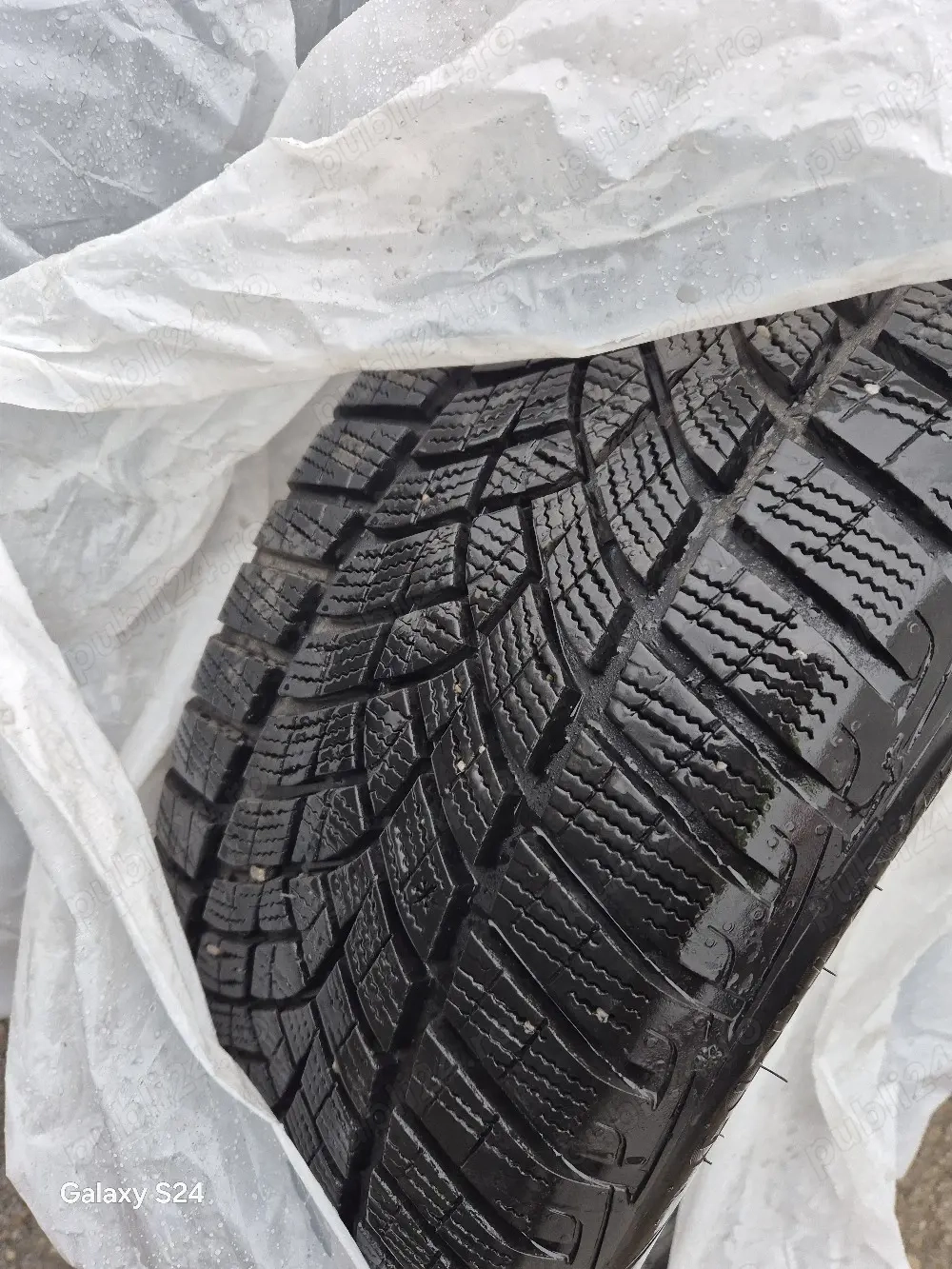 Anvelope de iarna 215/50/18 