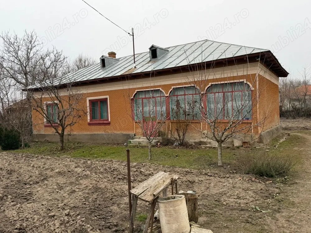 Casa de vanzare deschidere stradala