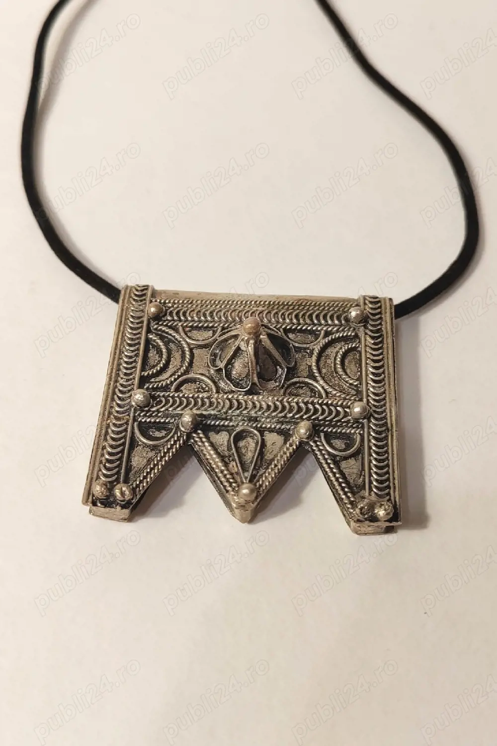 Amuletă talisman din metal Tuareg: Pandantiv etnic de tip filigran berber