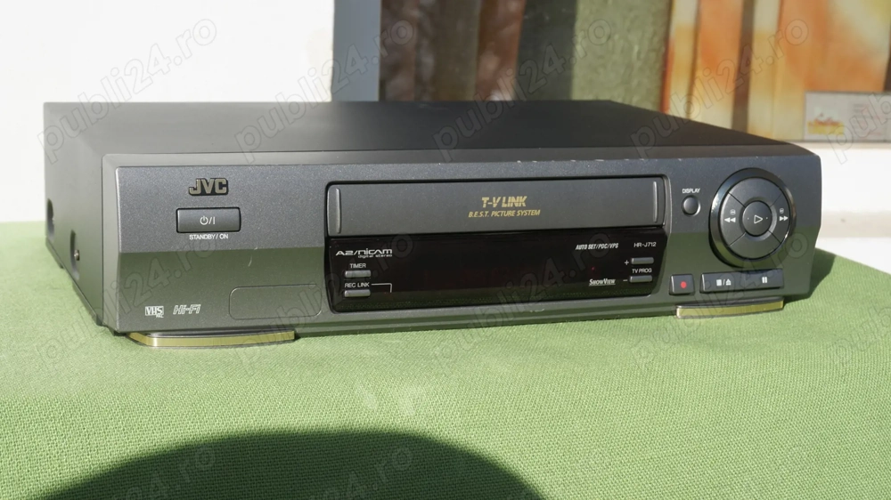  Video recorder VHS JVC model HR-J712 stereo Hi-Fi 