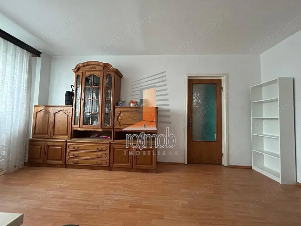 Aprtament 3 camere de vanzare, zona Mega Mall