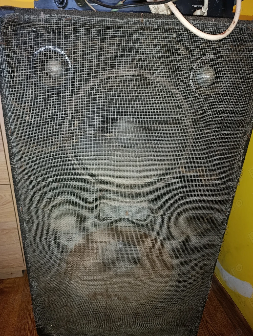 Vand 2 boxe mare identice 