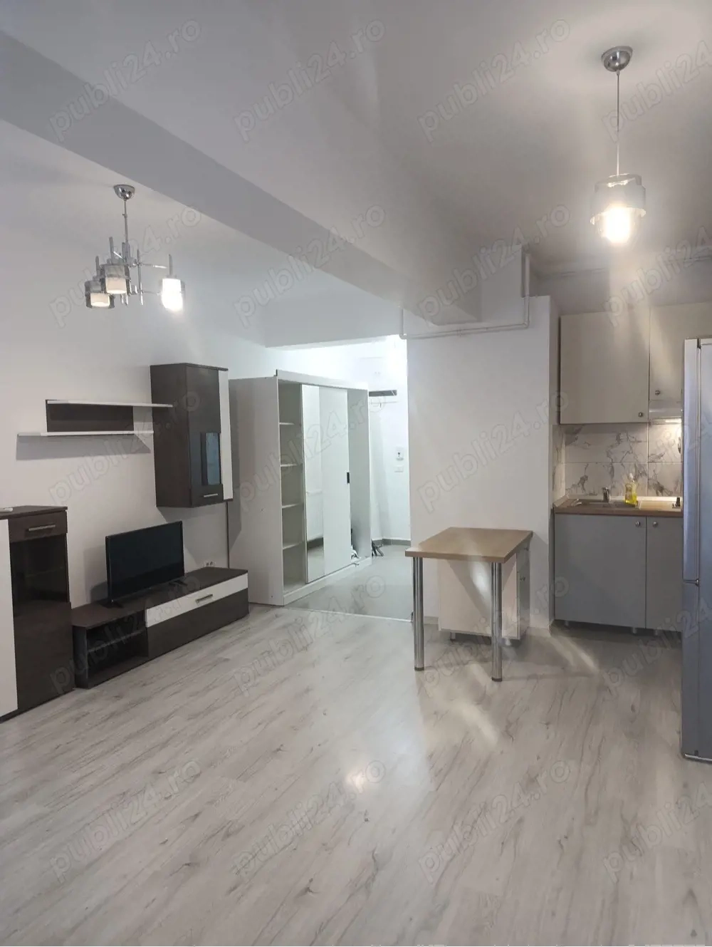 Inchiriez Garsoniera zona Vitan 