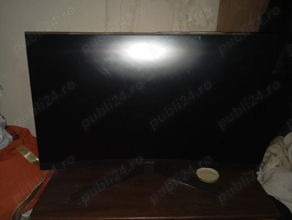 Vând monitor curbat folosit foarte puțin timp de gaming