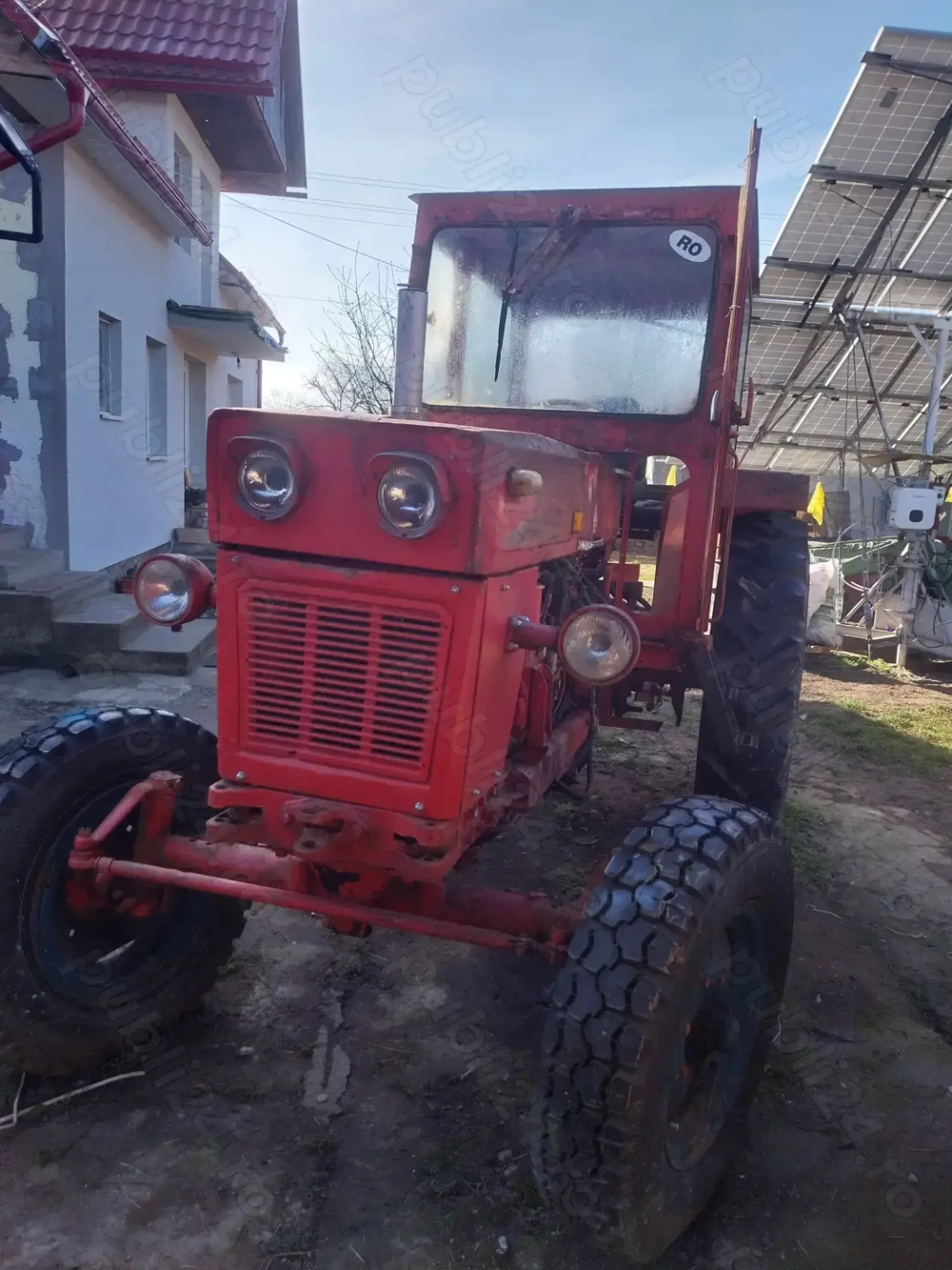 Vând  Dezmembrez  Tractor Universal 650 cu motor de IFA în 4 cilindri cu ambreiaj defect