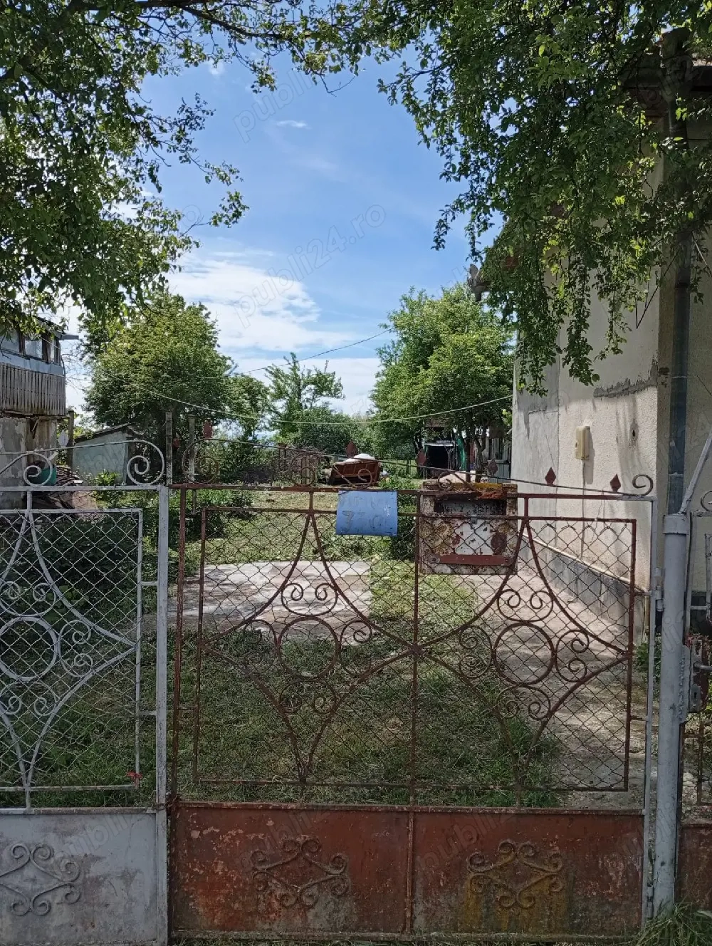 Vând casă și teren 