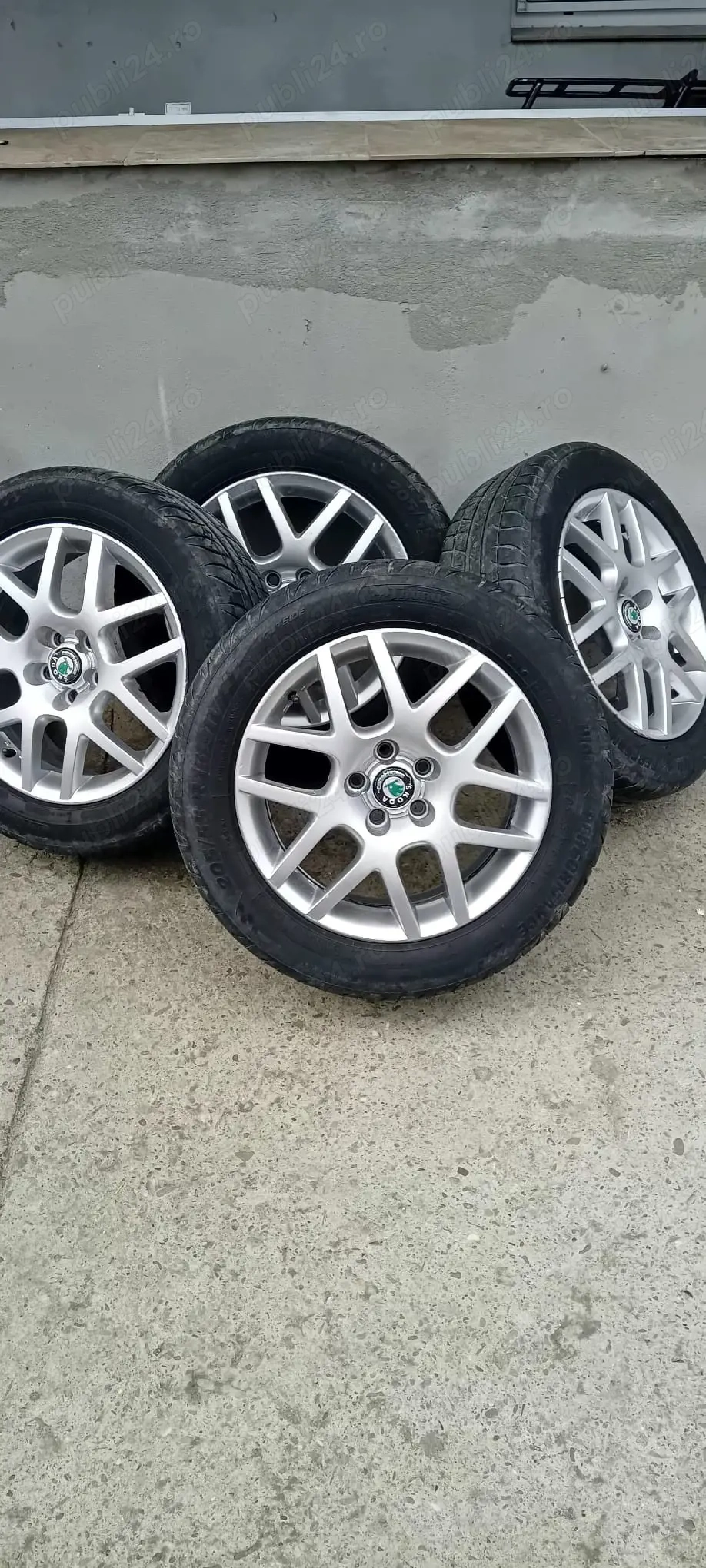 Vand jante si cauciucuri 205,55 R16 Foarte bune 