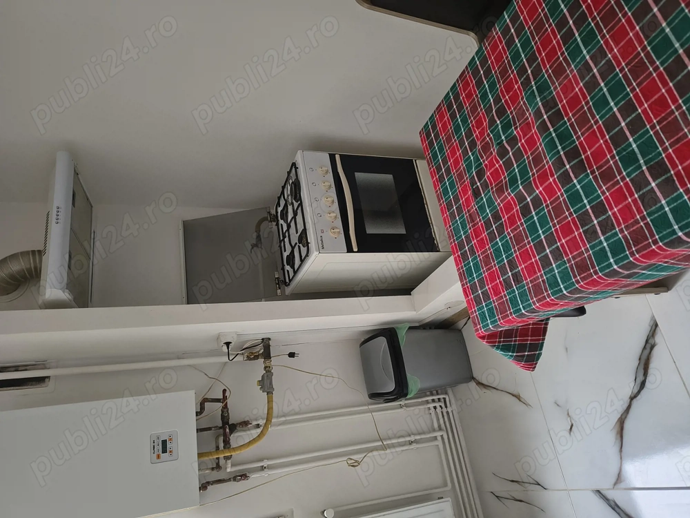 Închiriez apartament cu 2 camere, la parter in Brașov, str. Neptun Nr 21. 