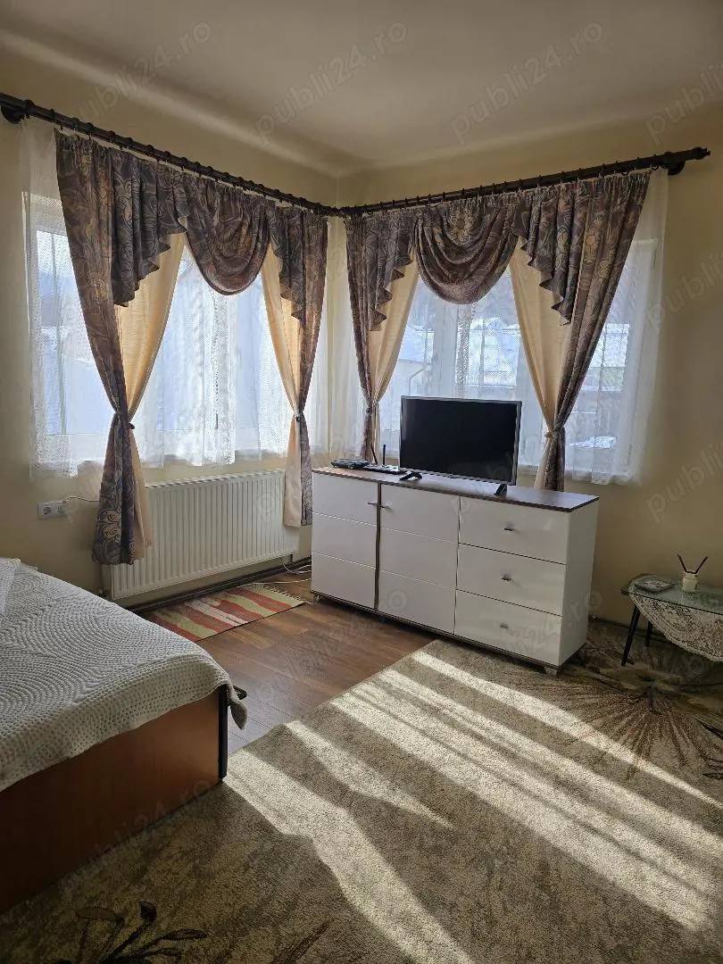 Inchiriez garsoniera suprafata mare la casa