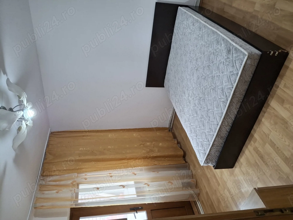 Inchiriez apartament cu 3 camere, decomandat, et 1.pret 1800 lei