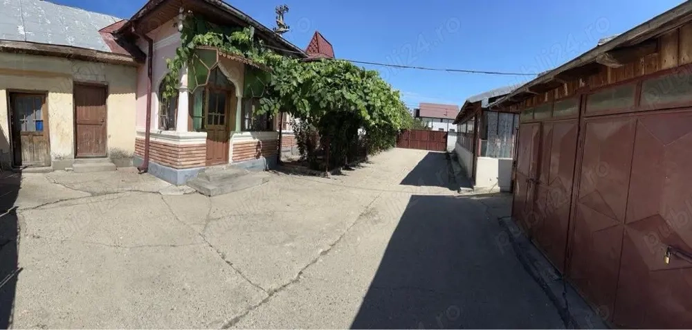 Gospodărie completă la 10km de Caracal - 2 case și 2000mp teren