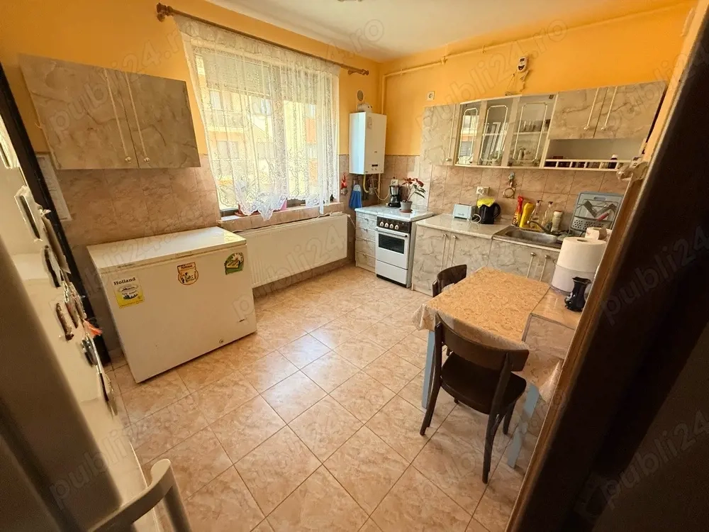 Apartament cu 2 camere+garaj De Vanzare in Floresti