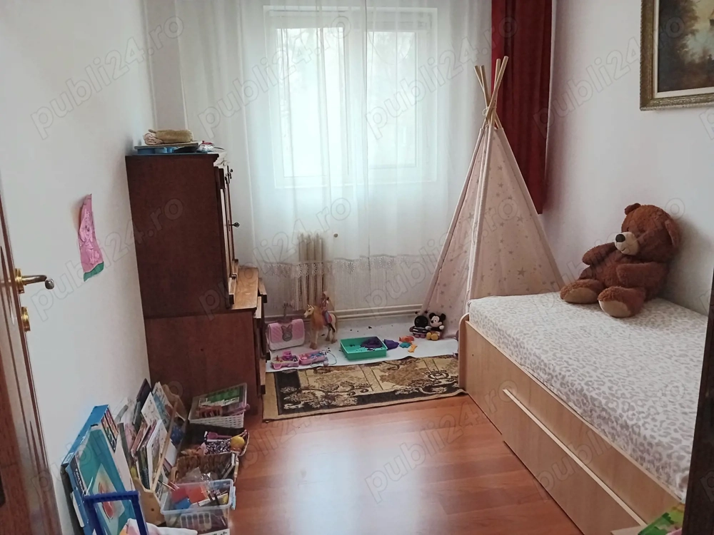 Vand apartament cu 3 camere la et 2 din 4, in Mircea cel batran, Iasi.