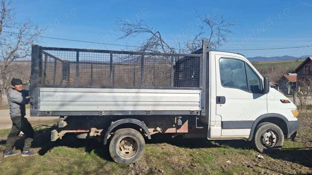 Vând camioneta detalii la telefon  