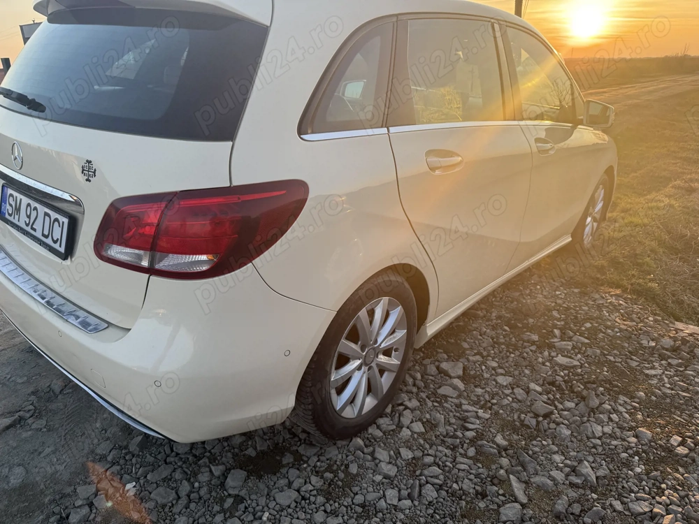 Vând.      Mercedes b180 