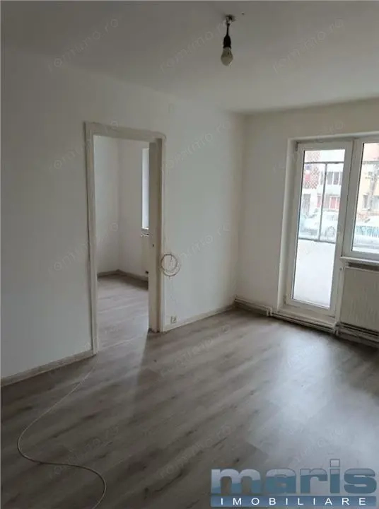 Apartament 2 camere Dambul Pietros parter cu balcon.