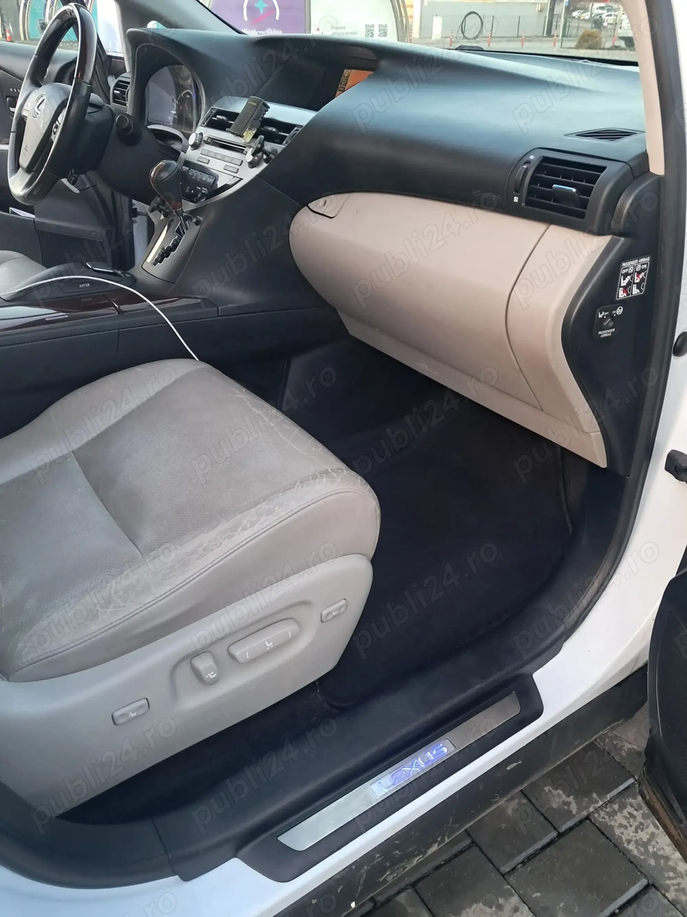 Vând Lexus RX450H