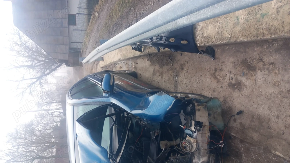 Vind mercedes c class an 2001 motor 2,2 avariat pentru dezmembrare