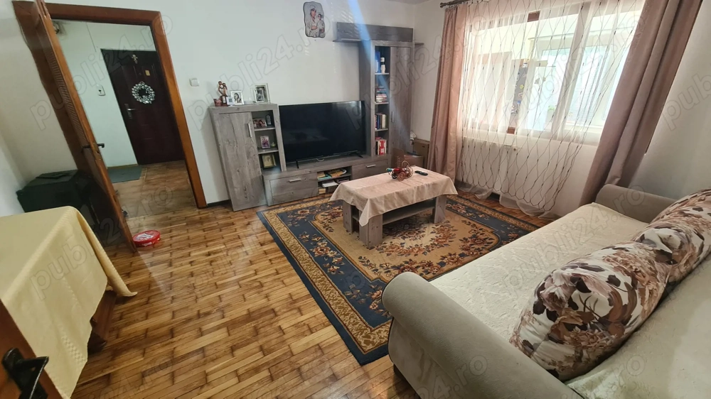 Apartament cu 2 camere de vânzare în Curtea de Argeș.