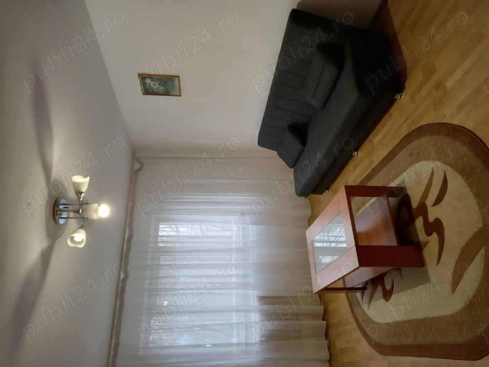 Închiriez apartament 