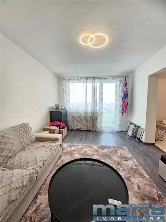 Semicentral etaj 3 apartament 2 camere stare foarte buna.