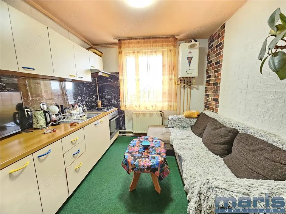 Piata Armatei etaj 3 apartament 2 camere mobilat utilat panouri!