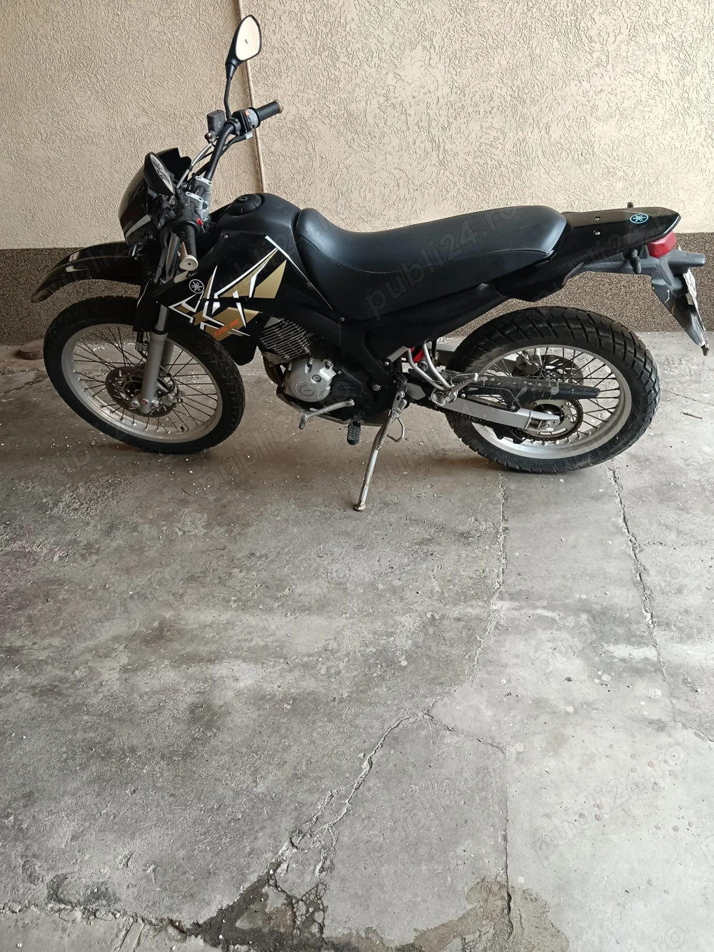 Vând Yamaha XT 125, an 2009, 13000 km, stare perfectă de funcționare. Tel. .