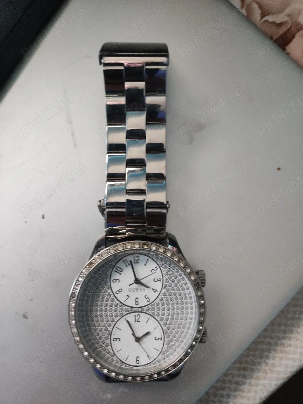 Ceas Guess cu zirconiu