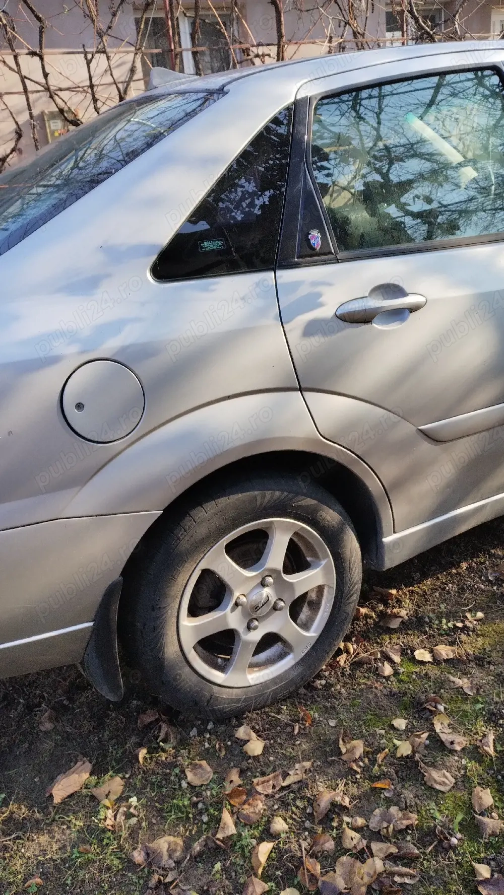 ford focus 1.8tdci.  argintiu