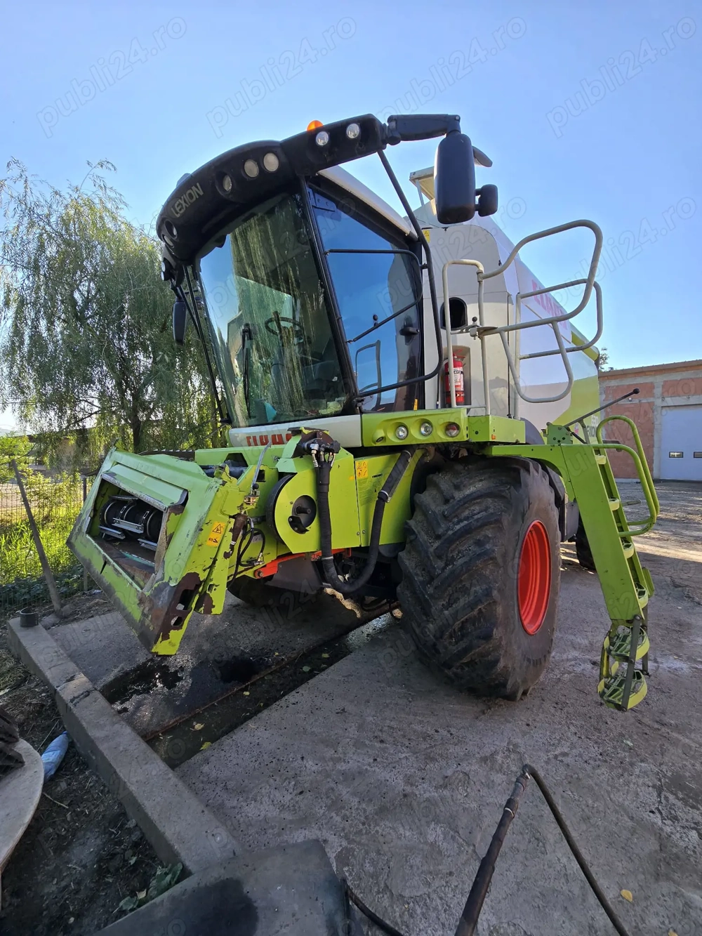 Vand combina Claas Montana 630 , 4*4 , cu heder 6 m paioase