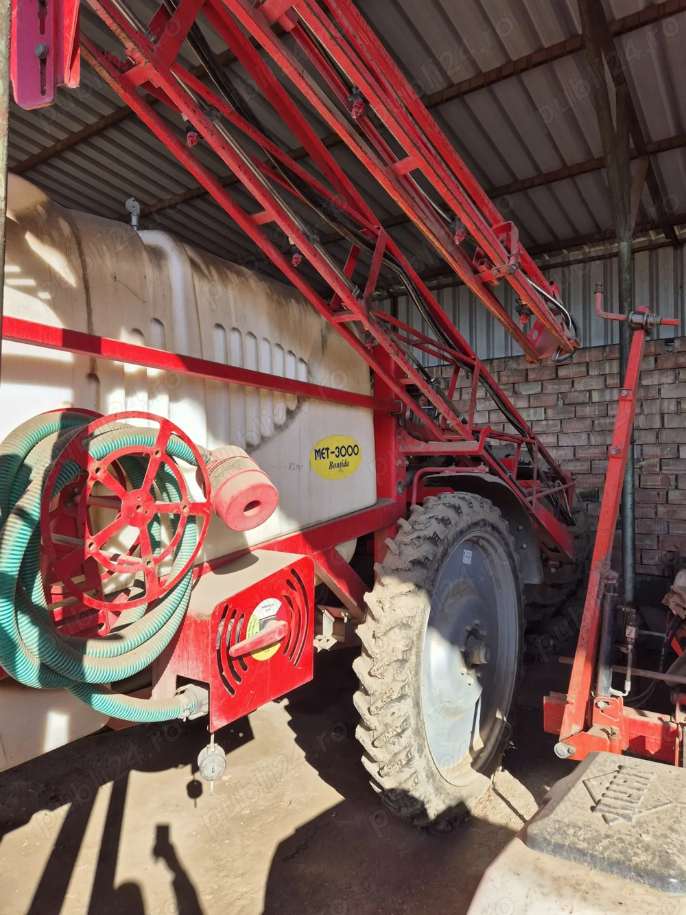 Masina Erbicidat  Tehnofavorit  Bontida  , Model Apollo , 3000 l, 24 m deschiderea , GPS 10 500 