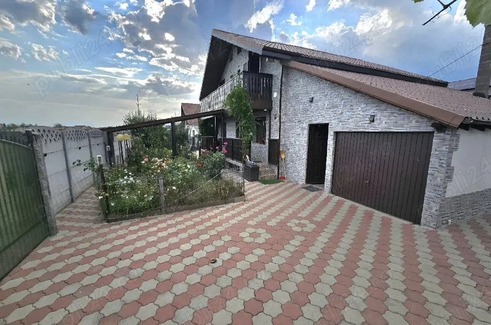 Proprietar vând 2 case.Una 5 Camere si una Atelier.Cititi Tot ANUNȚUL.