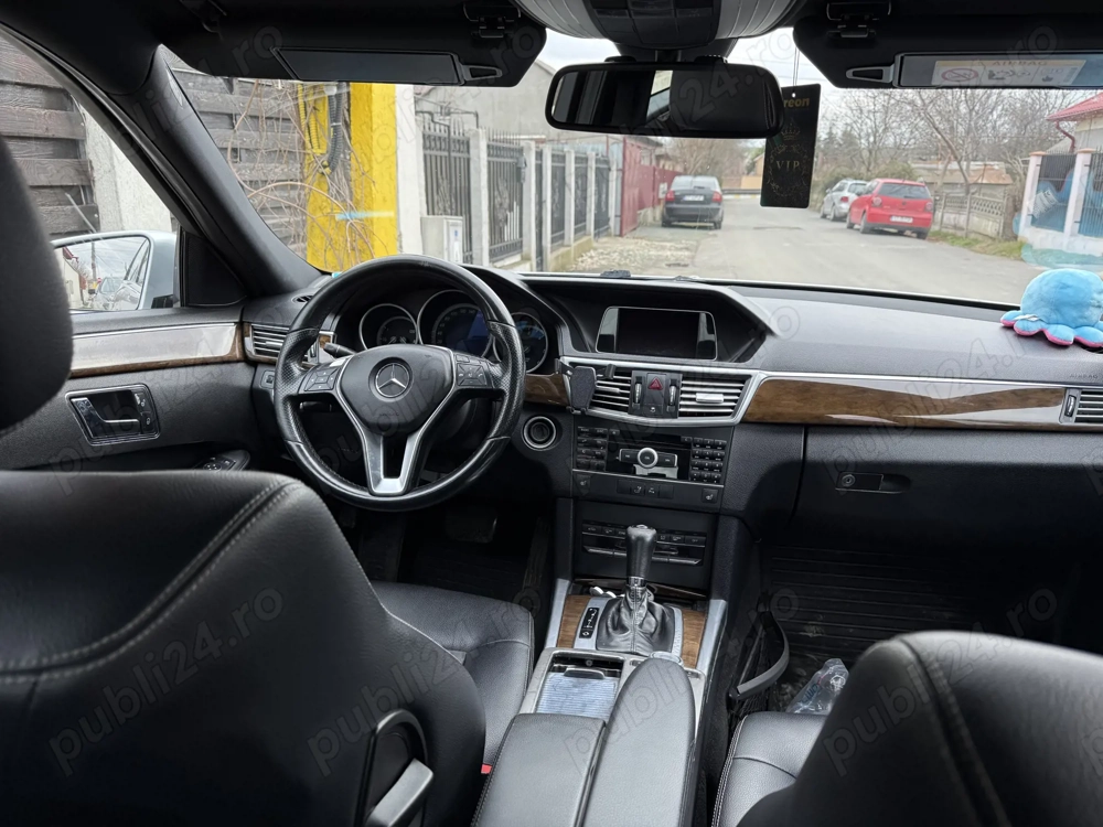 Vând Mercedes-Benz E200, automat 2010