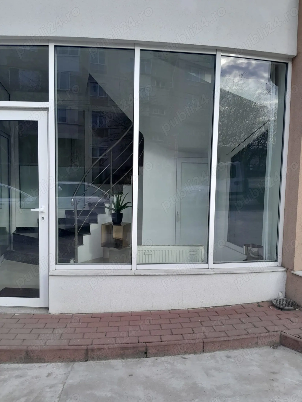 Spațiu multifuncțional + vitrină + parcare   Bulevardul Republicii Baia Mare