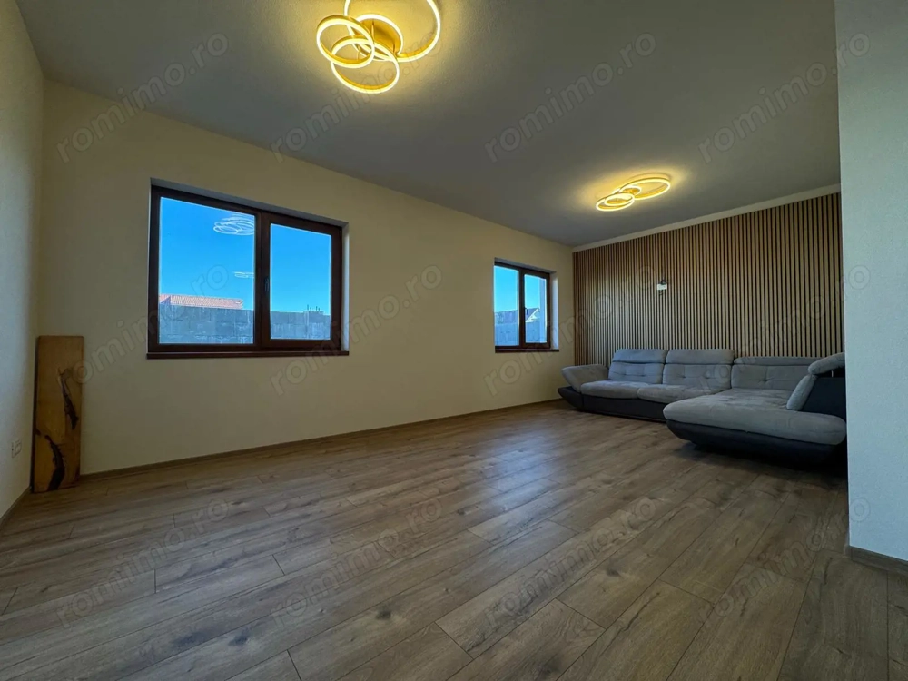 Zona Cora.5 camere.Disponibil Imediat