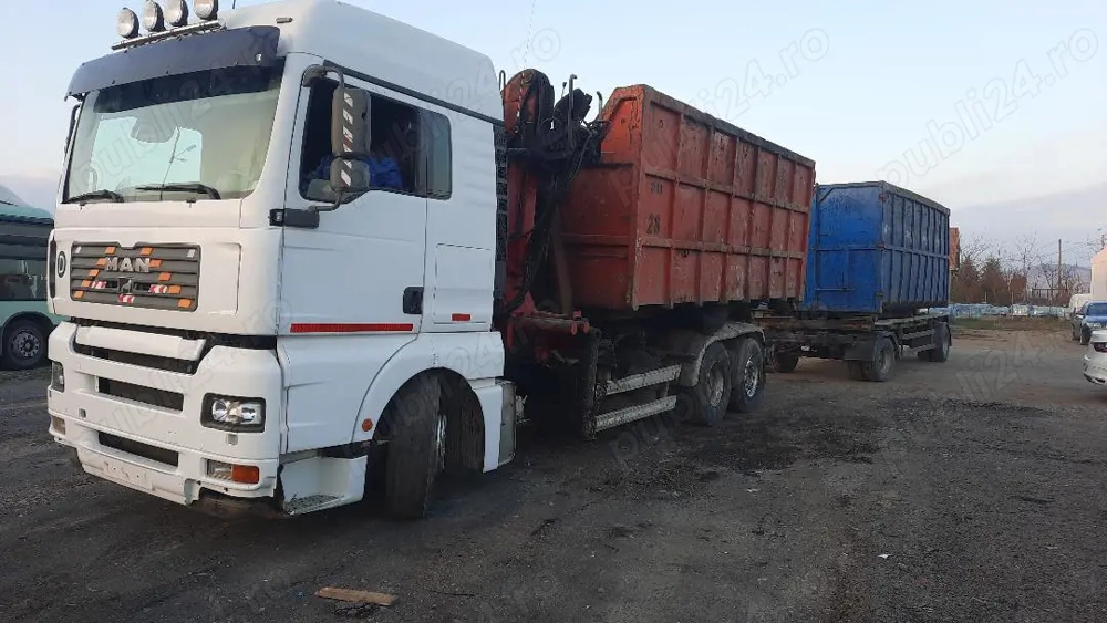 Camion abrollkipper si graifer transport deseuri plus remorca si doua containere