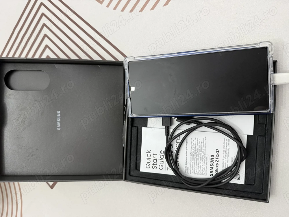 Vând Samsung Galaxy Z fold 7