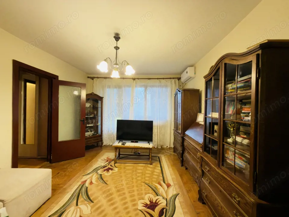 Apartament 3 camere, semidecomandat, etaj 3, zona Iosefin 