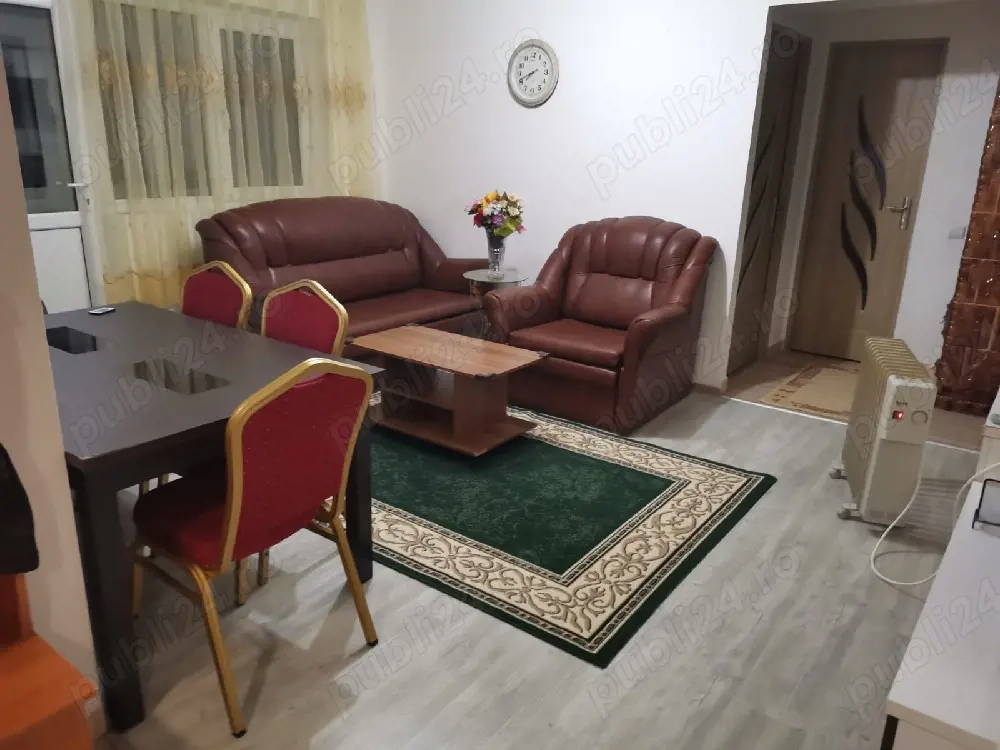 vând apartament cu 4 camere 